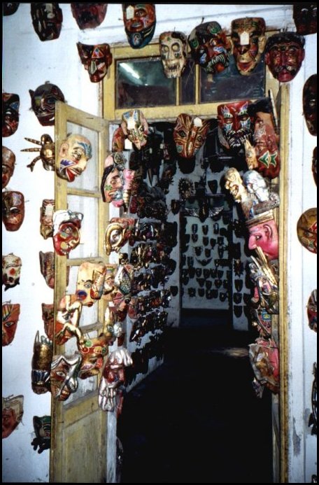 E1 Galerie Masques.jpg